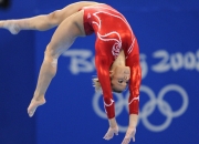 JackeyLove在MAD比赛中重要助攻，晋级下一阶段引发热议！热度持续攀升