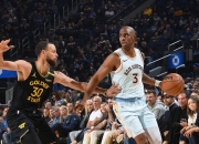 库里绝杀时刻，巴特勒点燃赛场，快船迎来胜利！