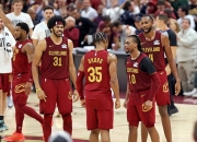 米切尔陷入低谷，状态爆棚连败，引发争议球队命运悬念！的简单介绍